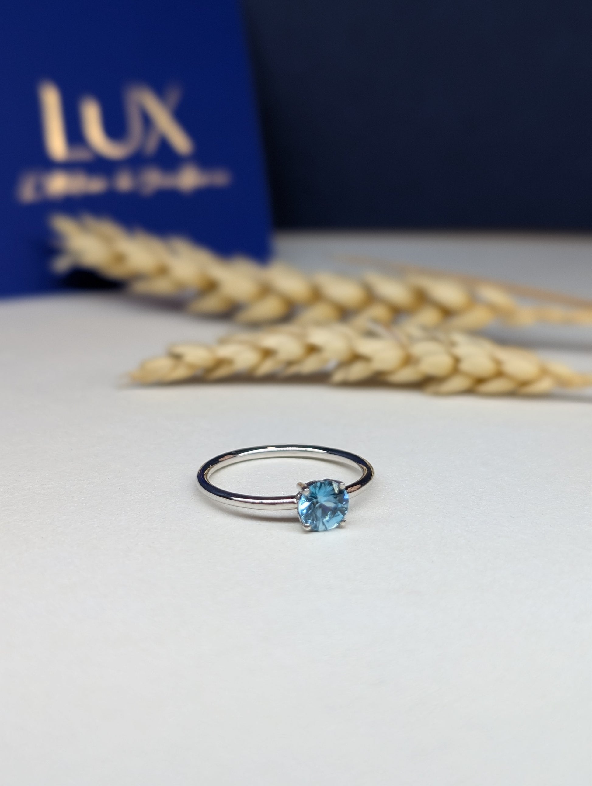 Bague Coquette - Zircon bleu naturel et or blanc