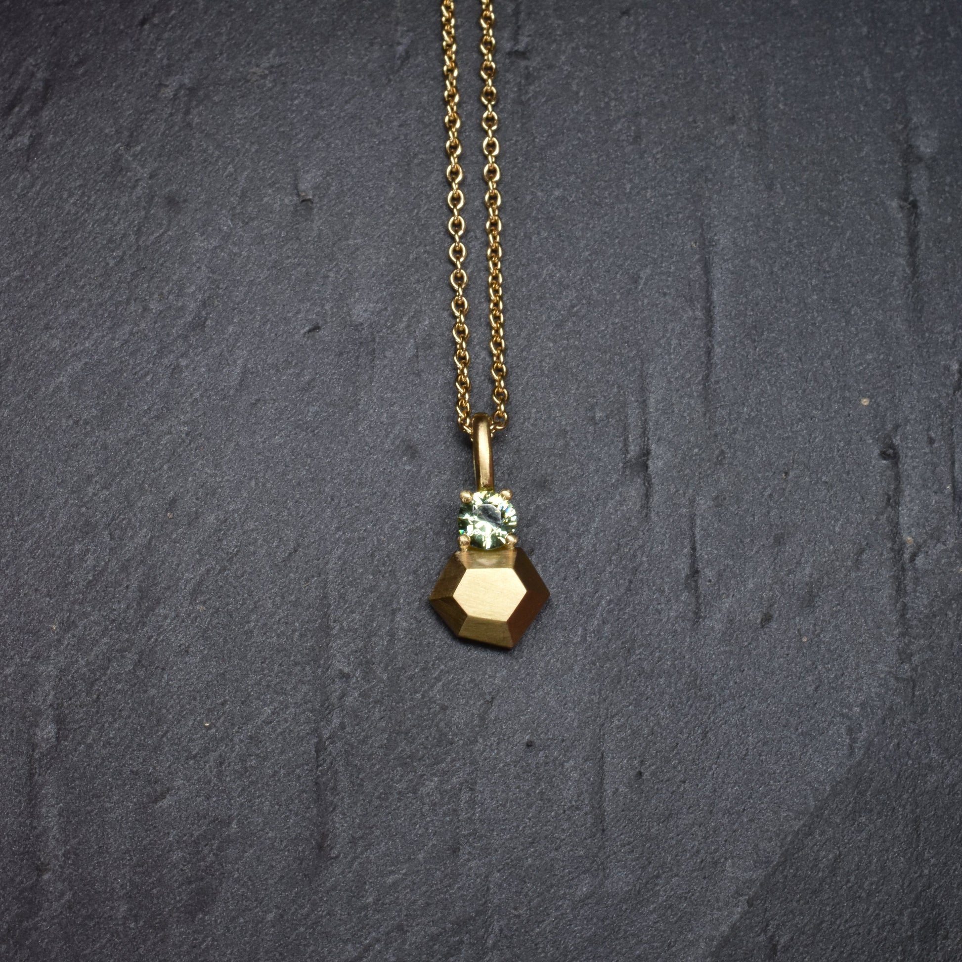 Pendentif Kryptonia - Grenat Démantoïde et or jaune